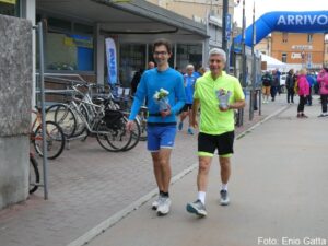 2^ Flowers Runner
