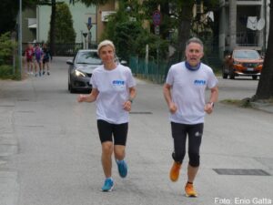 2^ Flowers Runner