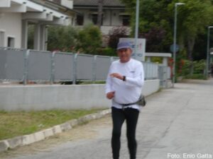 2^ Flowers Runner