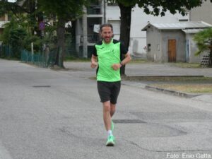 2^ Flowers Runner