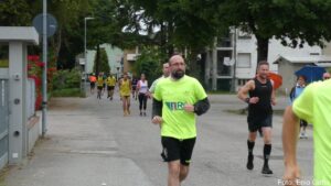 2^ Flowers Runner