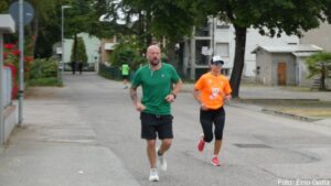 2^ Flowers Runner