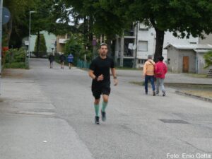 2^ Flowers Runner