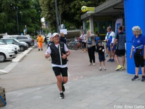 2^ Flowers Runner