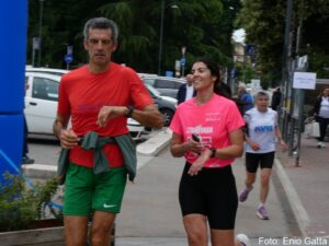 2^ Flowers Runner