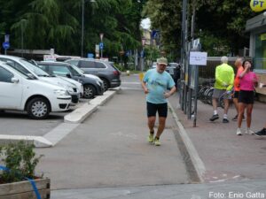 2^ Flowers Runner