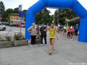 2^ Flowers Runner