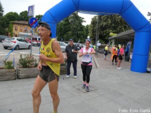 2^ Flowers Runner