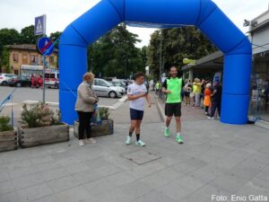 2^ Flowers Runner