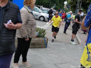 2^ Flowers Runner