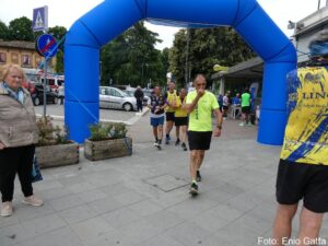 2^ Flowers Runner