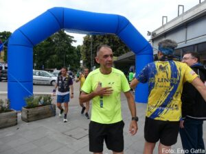 2^ Flowers Runner