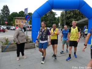 2^ Flowers Runner